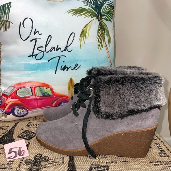 Cole Haan Coralie Wedge Waterproof Suede Gray /Faux Fur Boot Size 10.5B - Picture 2 of 12